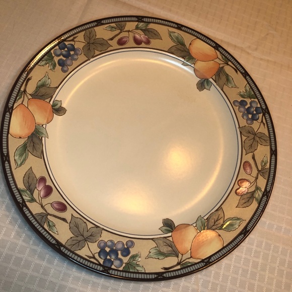 Mikasa Garden Harvest round cake platter - Picture 2 of 2